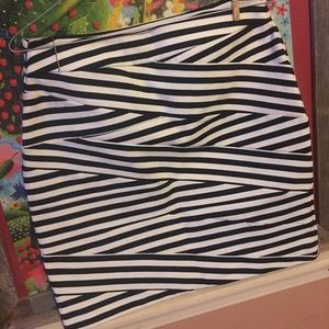 Express side zip pencil skirt - Size 8